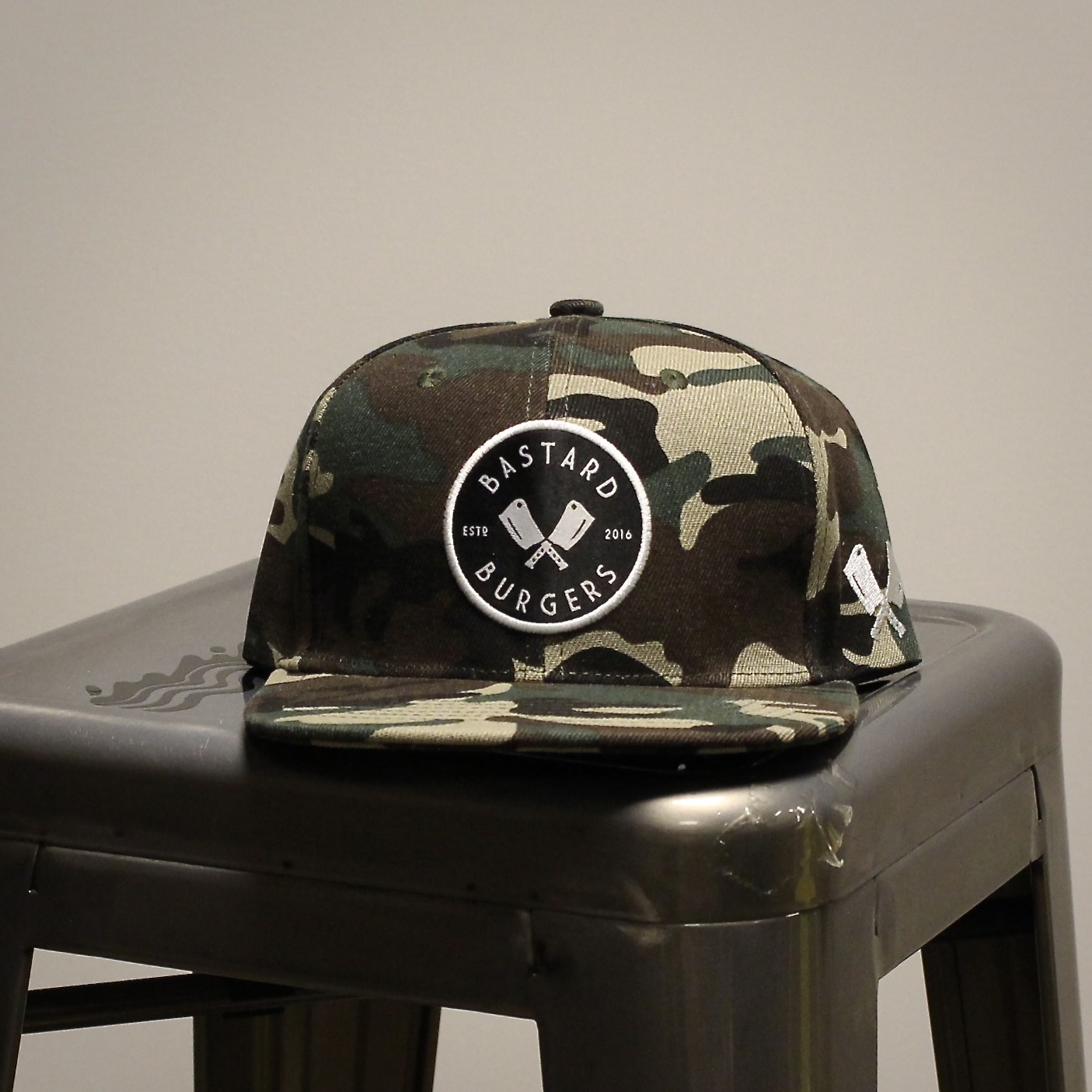 CAMO BADGE CAP